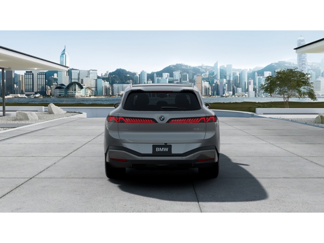 New 2027 Space Silver Metallic BMW  image 5