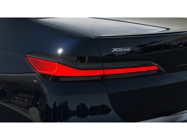 2025 BMW 7 Series 750e - Photo 8