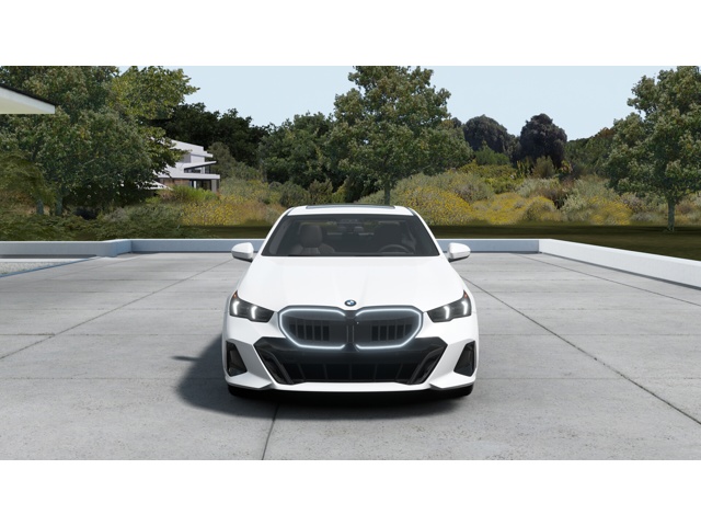 New 2027 Mineral White Metallic BMW 540i xDrive image 3