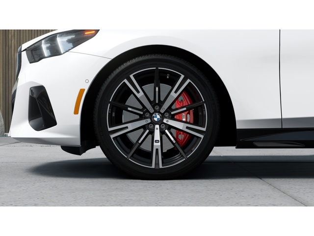 New 2027 Mineral White Metallic BMW 540i xDrive image 7