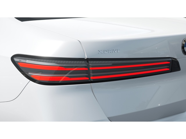 New 2027 Mineral White Metallic BMW 740i xDrive image 8