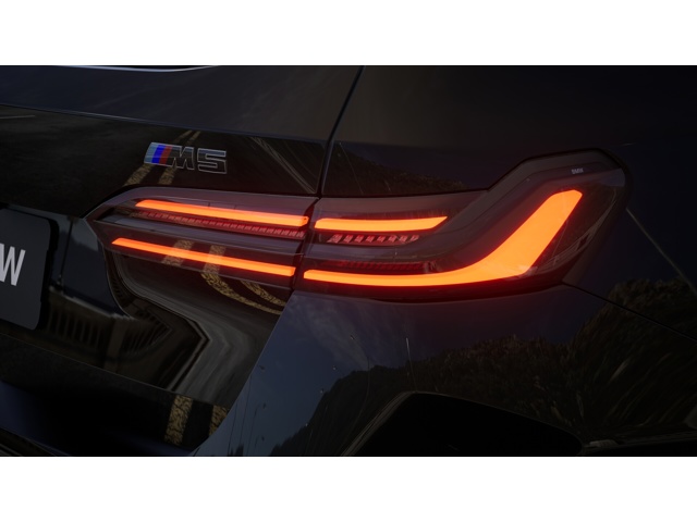 2027 BMW M5 M5 Touring - Photo 8