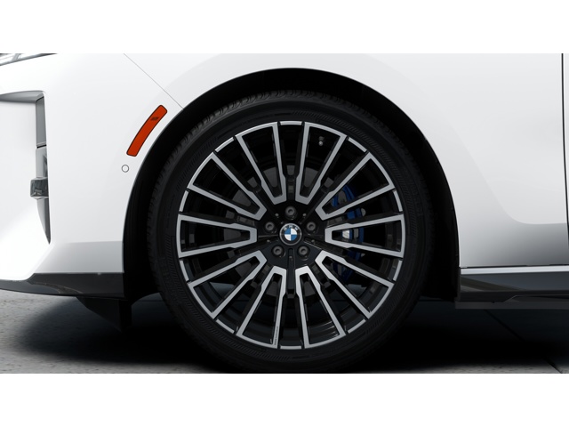 New 2027 Alpine White BMW i7 image 7